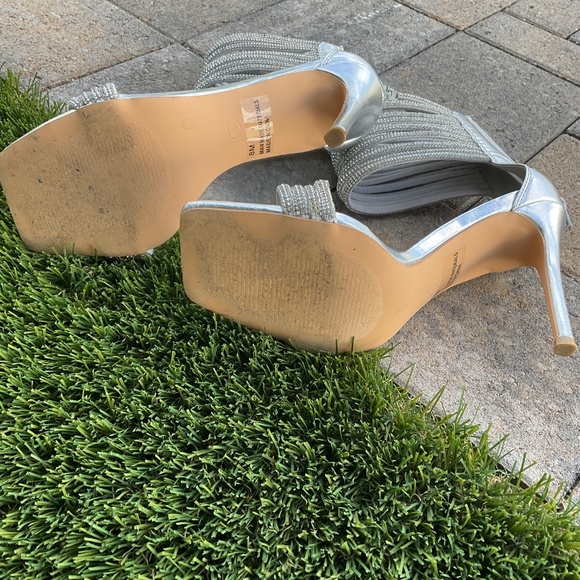 Silver Women’s Heels - Size 8 - Picture 4 of 7